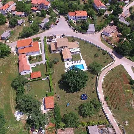 Mit Privatpool Fuer 8 Personen Ca 175 Qm In Hrboki, Istrien Bucht Von Rasa * Hrboki